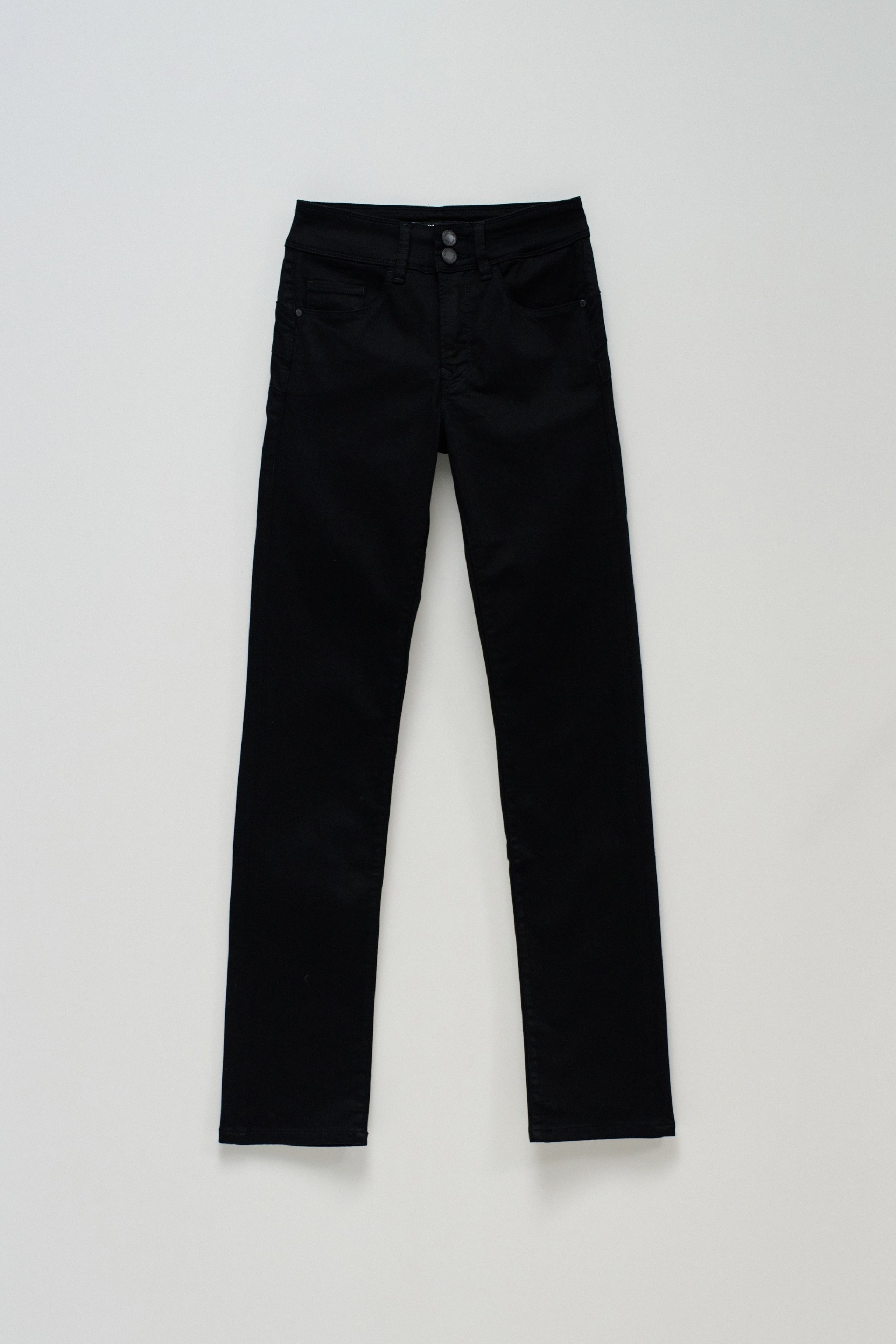 SECRET PUSH IN SLIM JEANS