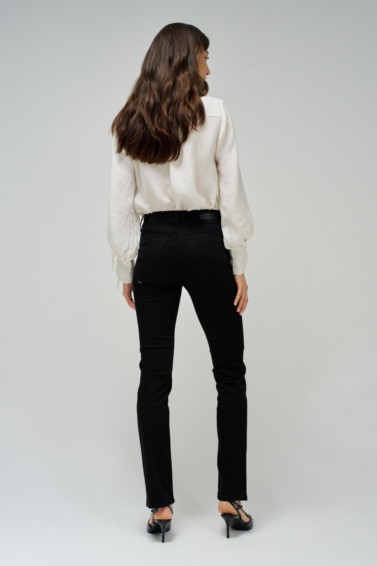 SECRET PUSH IN SLIM JEANS