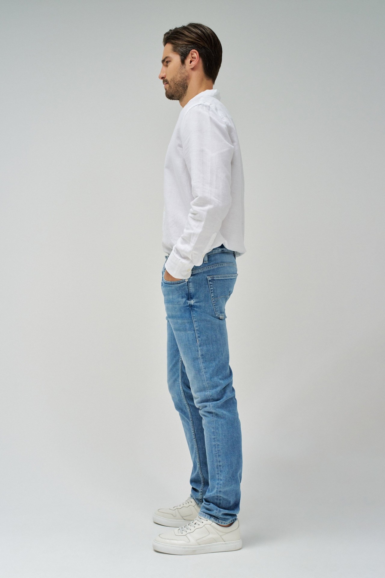 SLIM FIT JEANS
