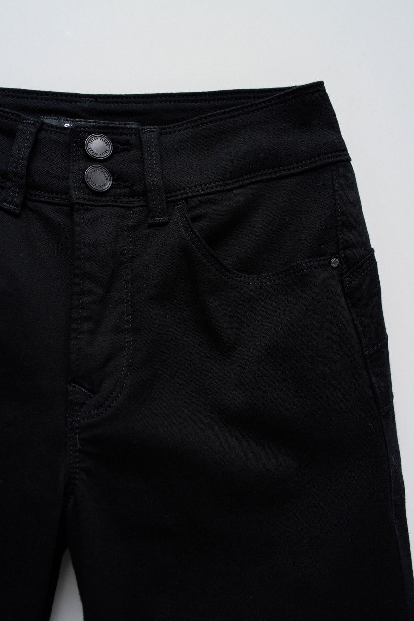 SECRET PUSH IN BOOTCUT JEANS