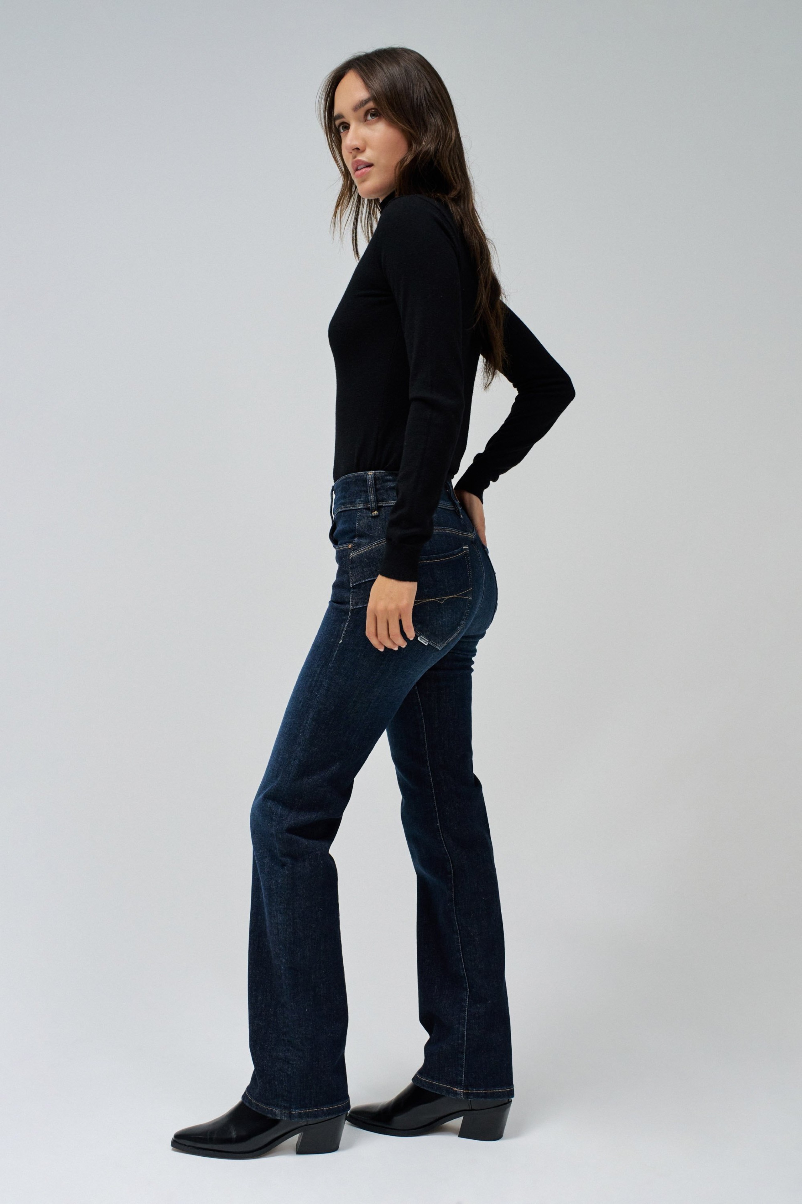 JEANS SECRET PUSH IN STRAIGHT