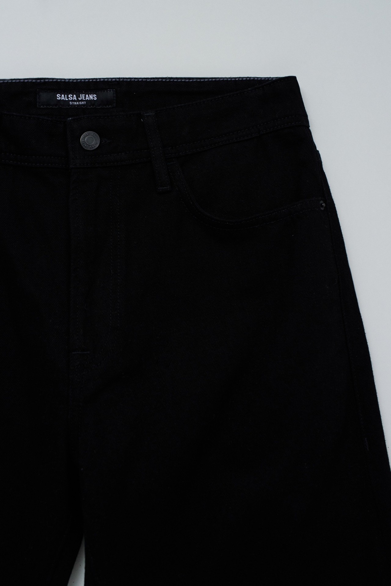 STRAIGHT FIT JEANS