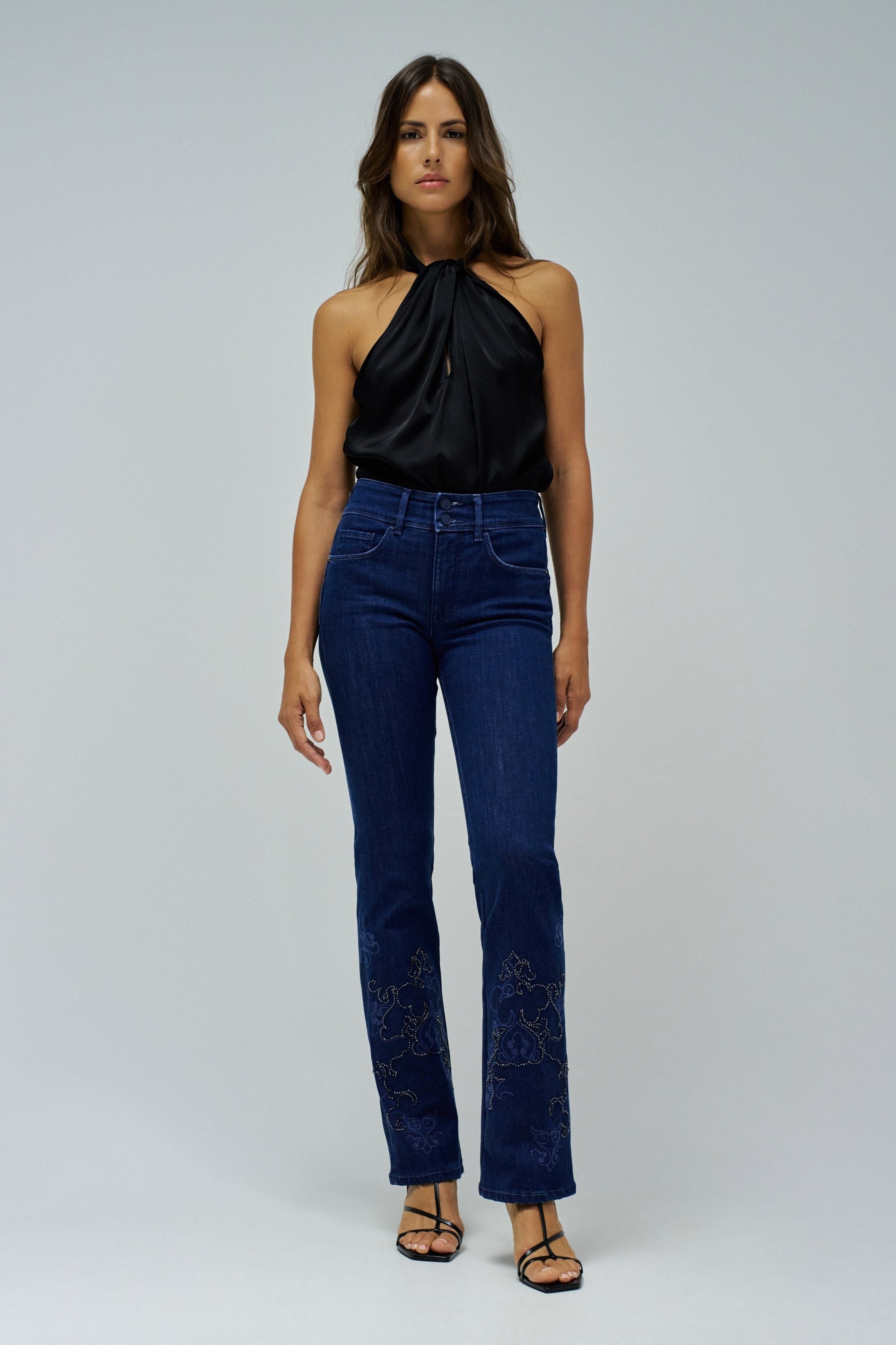 SECRET PUSH IN BOOTCUT JEANS