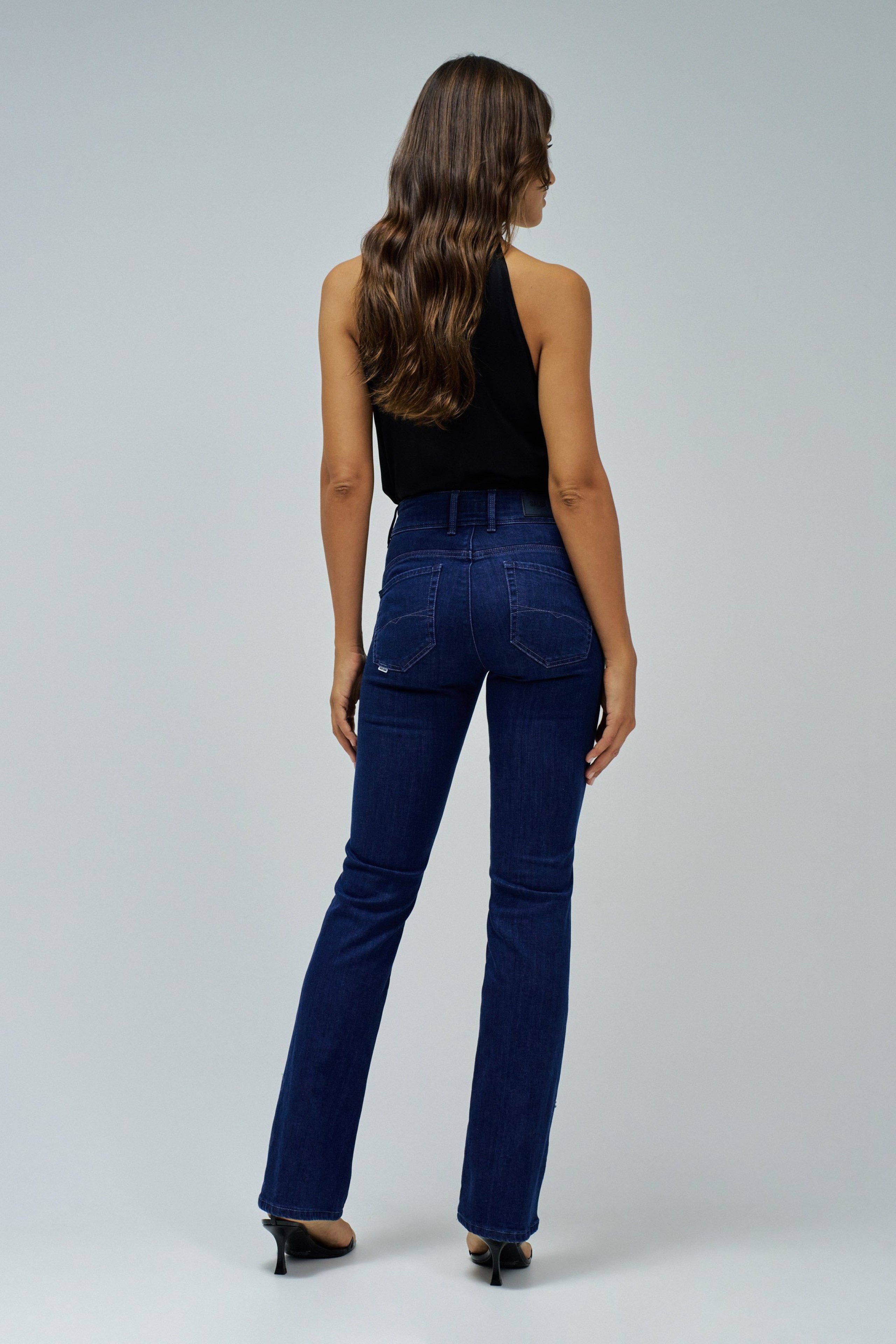 SECRET PUSH IN BOOTCUT JEANS