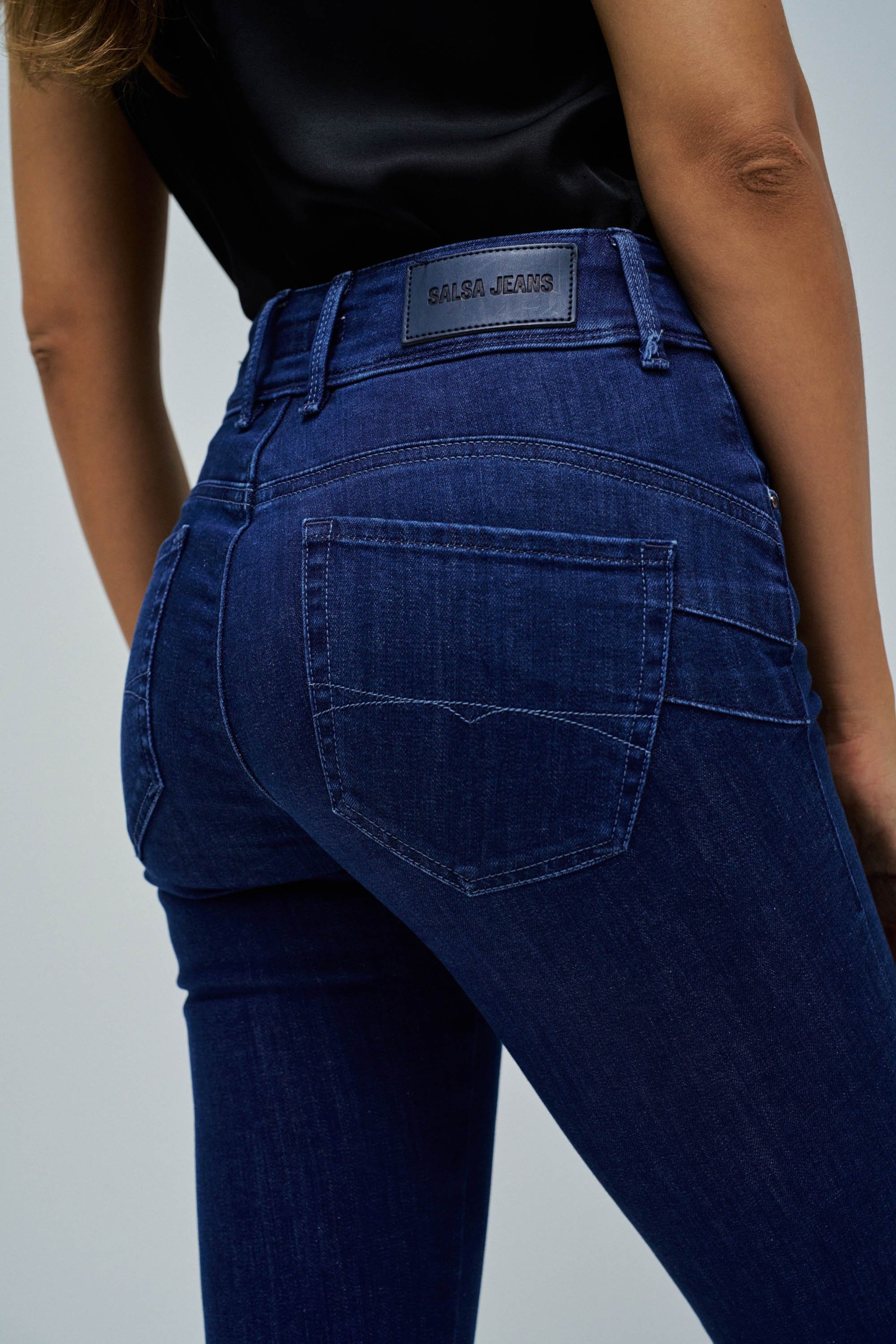 SECRET PUSH IN BOOTCUT JEANS