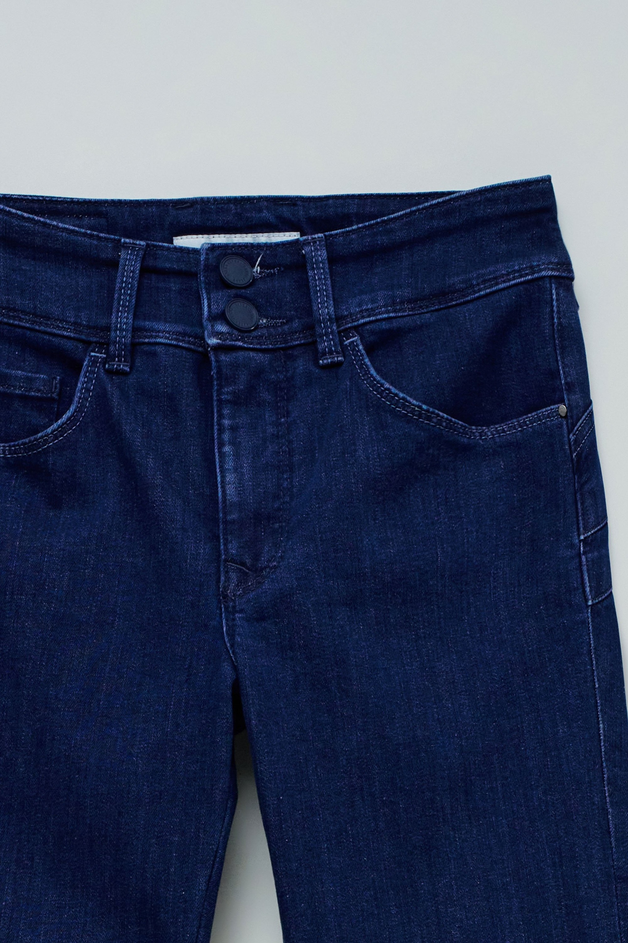 SECRET PUSH IN BOOTCUT JEANS