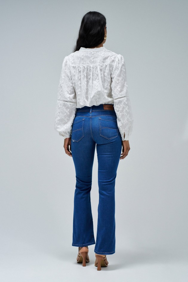 SECRET PUSH IN BOOTCUT SOFT TOUCH JEANS