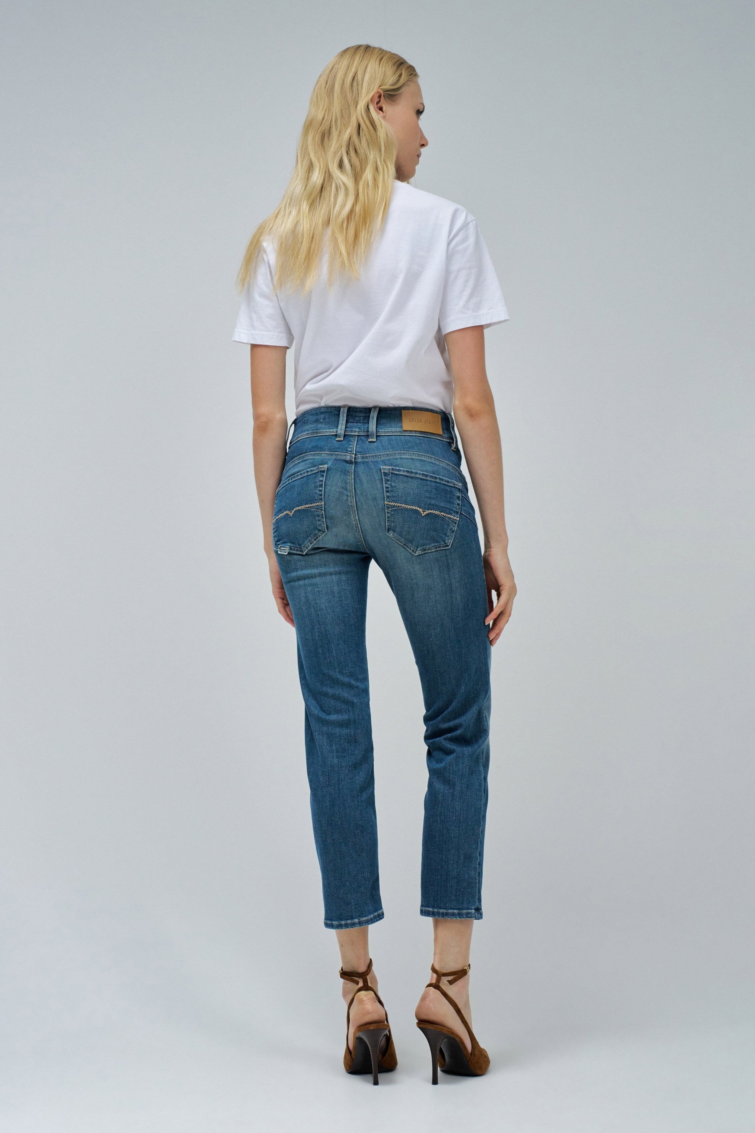 SECRET PUSH IN CROPPED SLIM JEANS