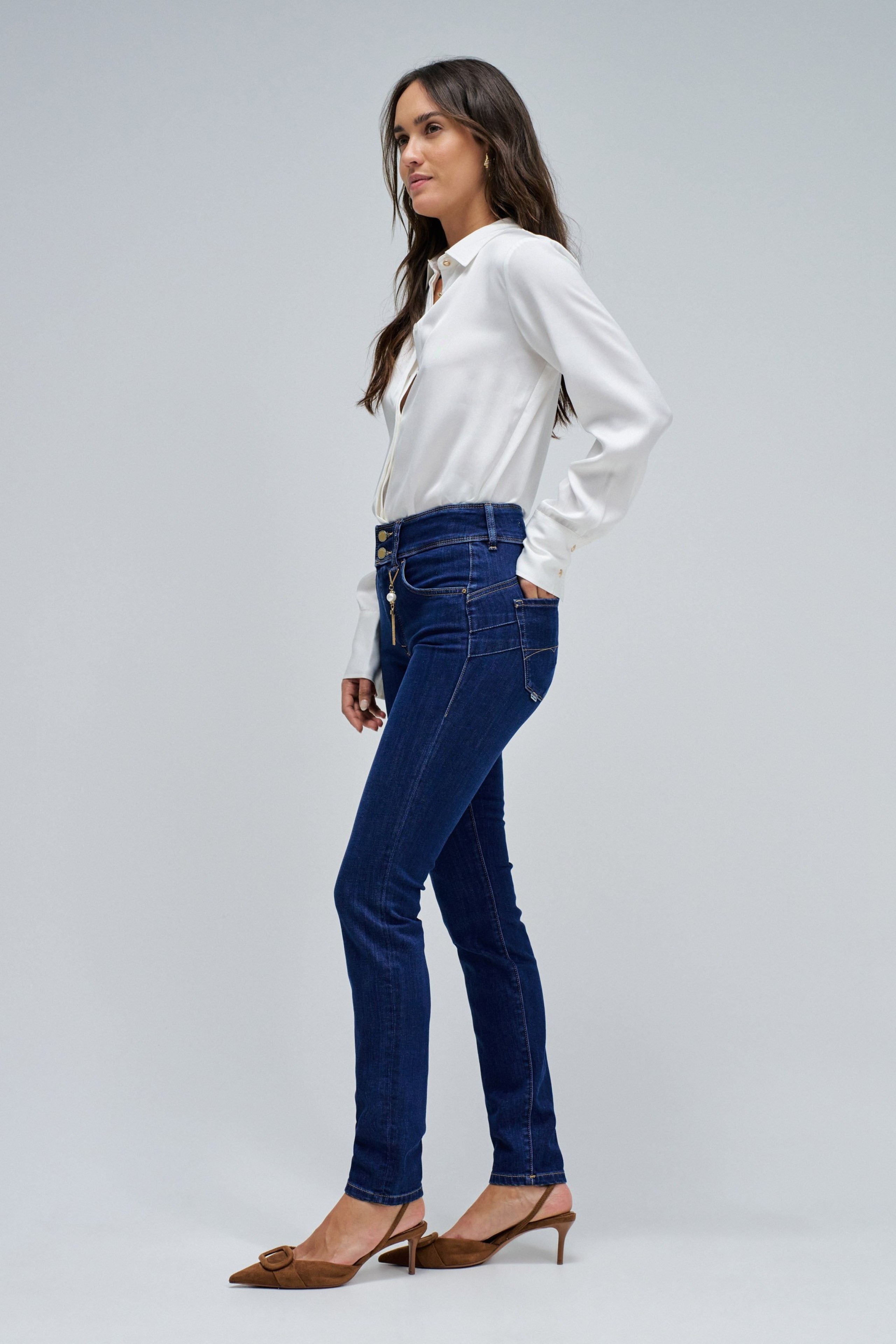 SECRET PUSH IN SKINNY JEANS