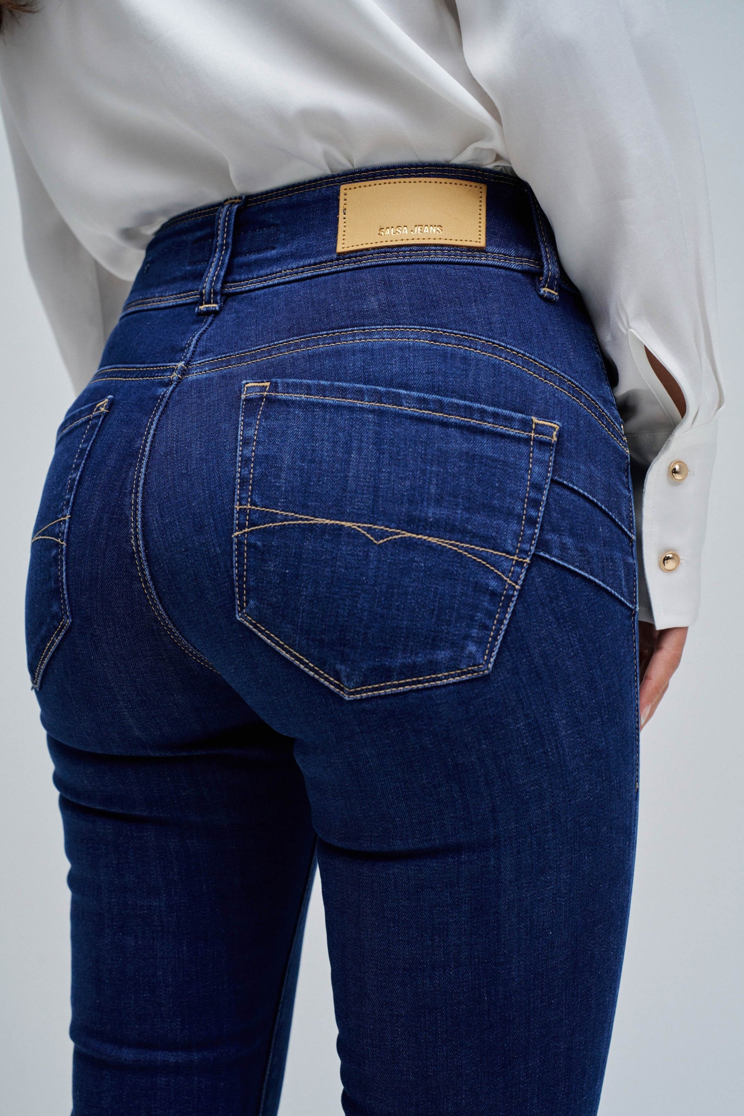 SECRET PUSH IN SKINNY JEANS