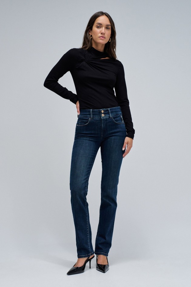 SECRET PUSH IN SLIM JEANS