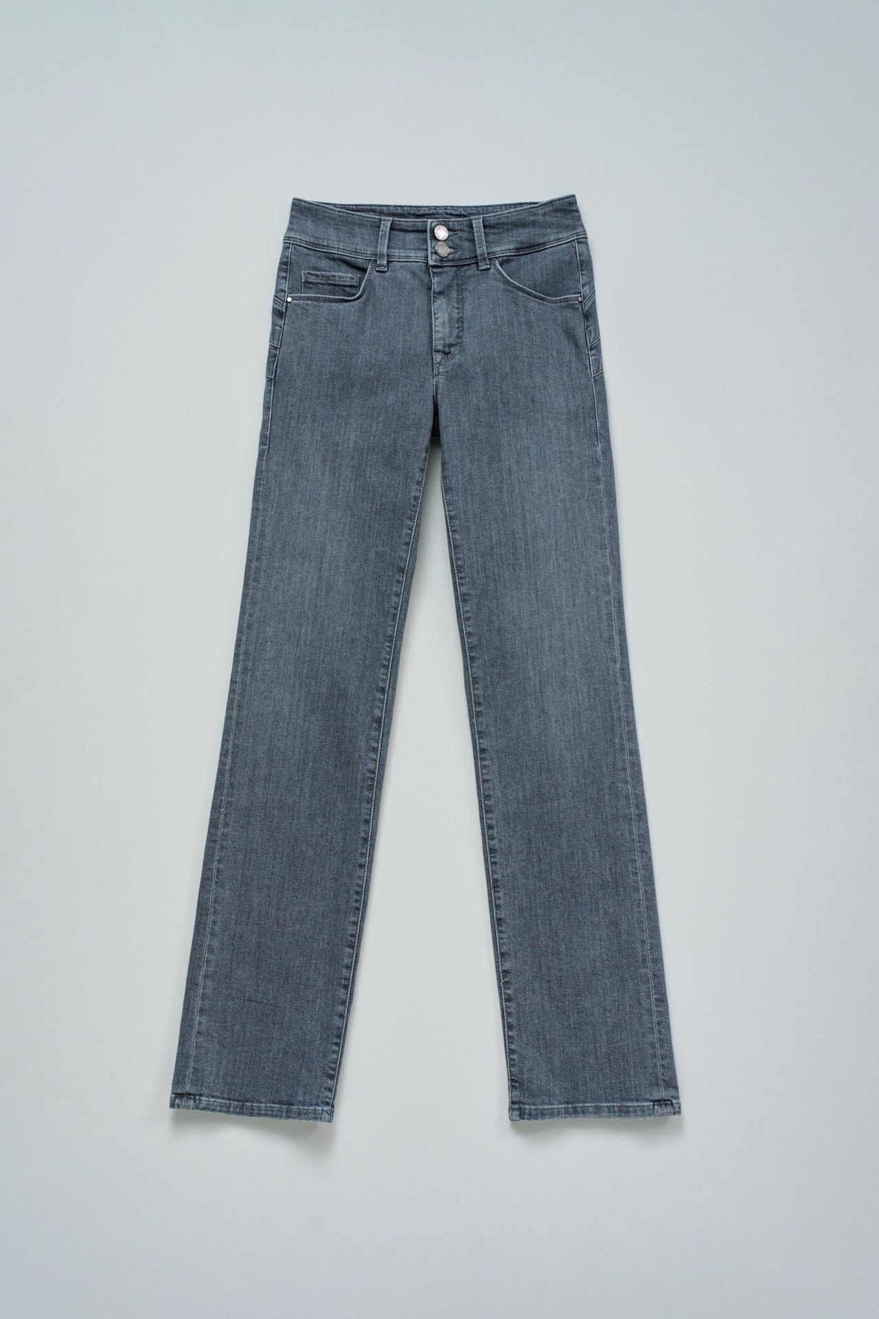 SECRET PUSH IN STRAIGHT JEANS