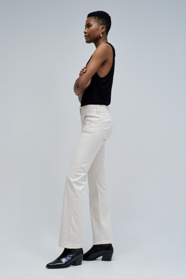 SECRET PUSH IN STRAIGHT JEANS