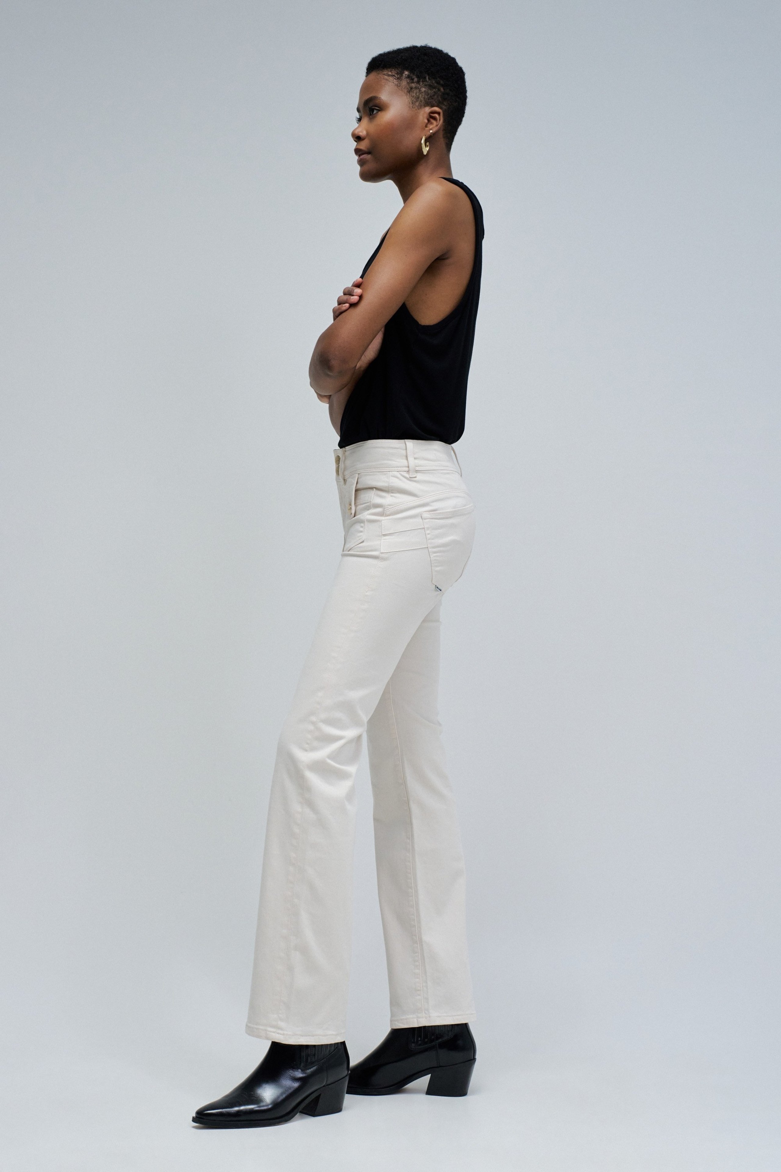 SECRET PUSH IN STRAIGHT JEANS