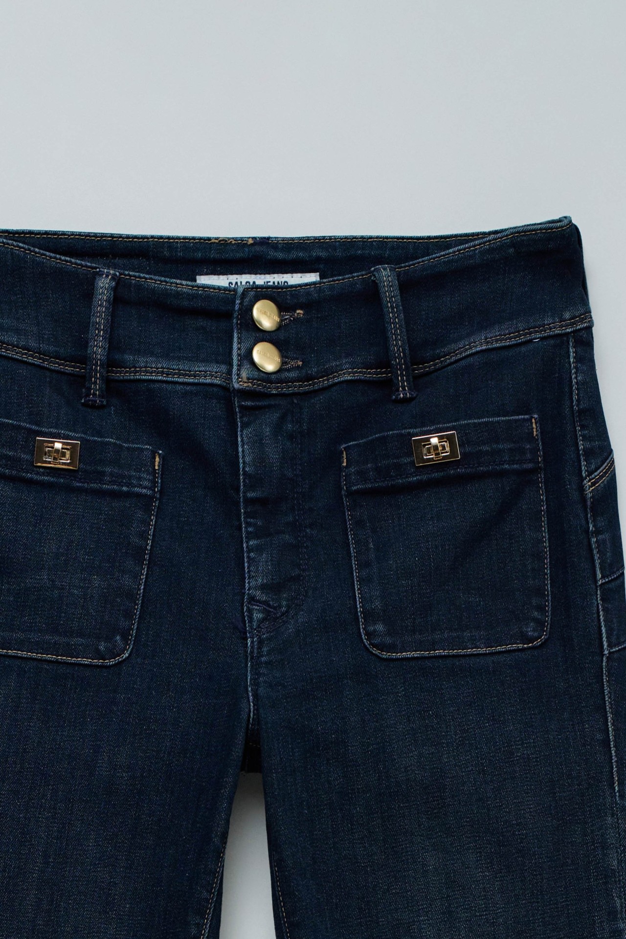 SECRET PUSH IN BOOTCUT JEANS