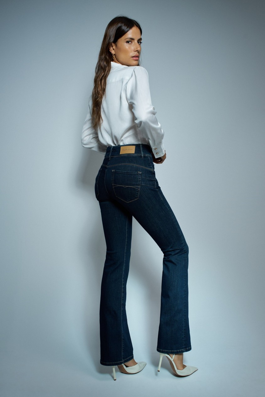 SECRET PUSH IN BOOTCUT JEANS