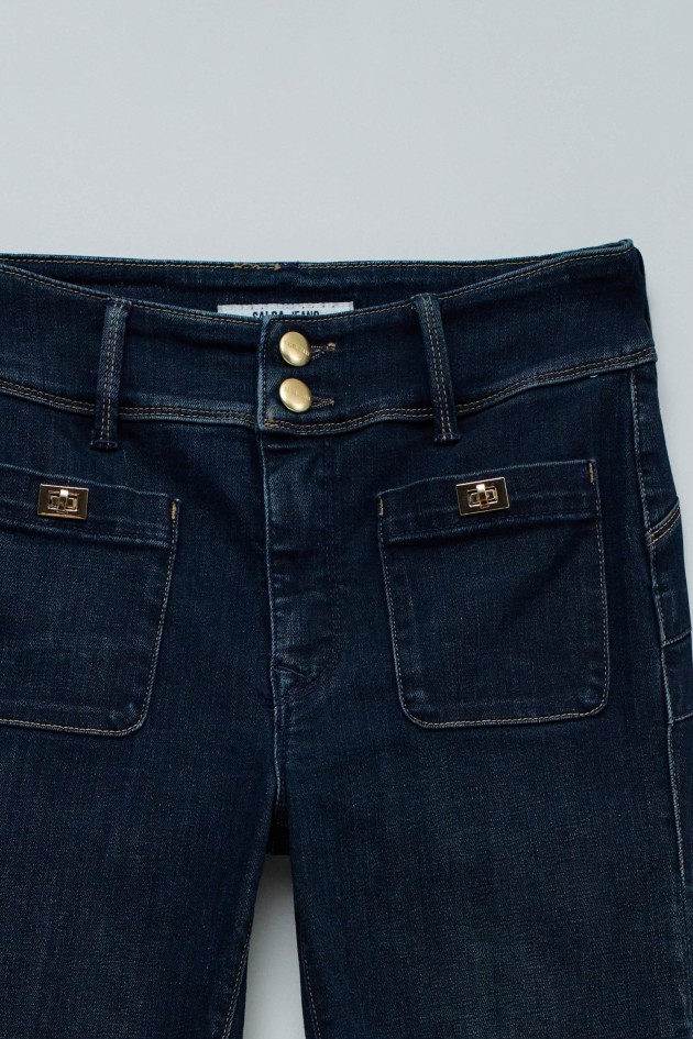 SECRET PUSH IN BOOTCUT JEANS