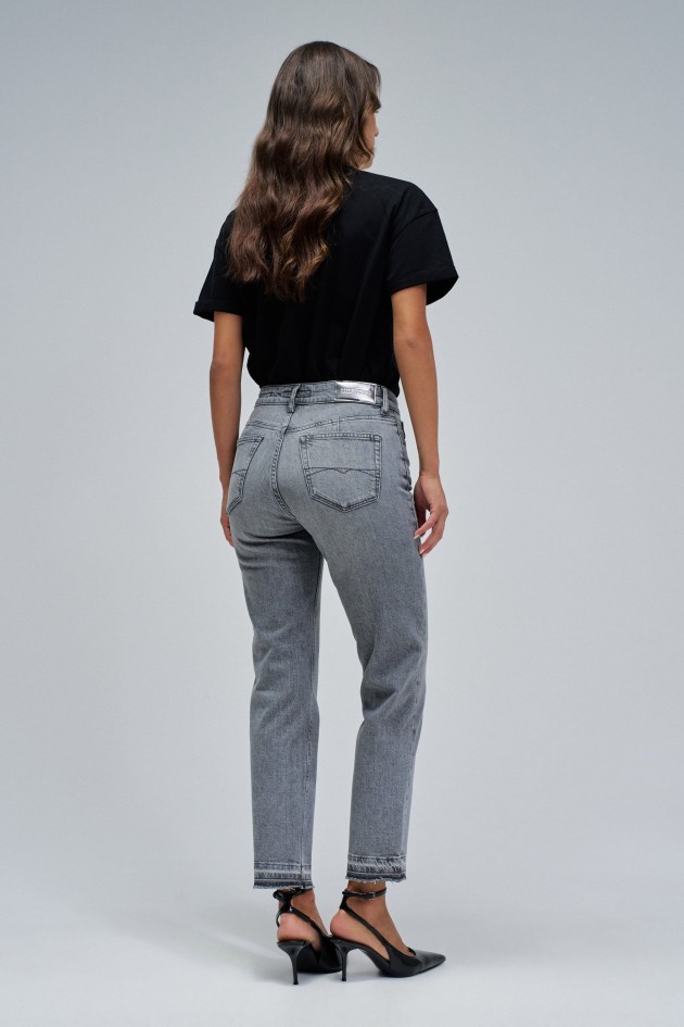 TRUE CROPPED SLIM JEANS