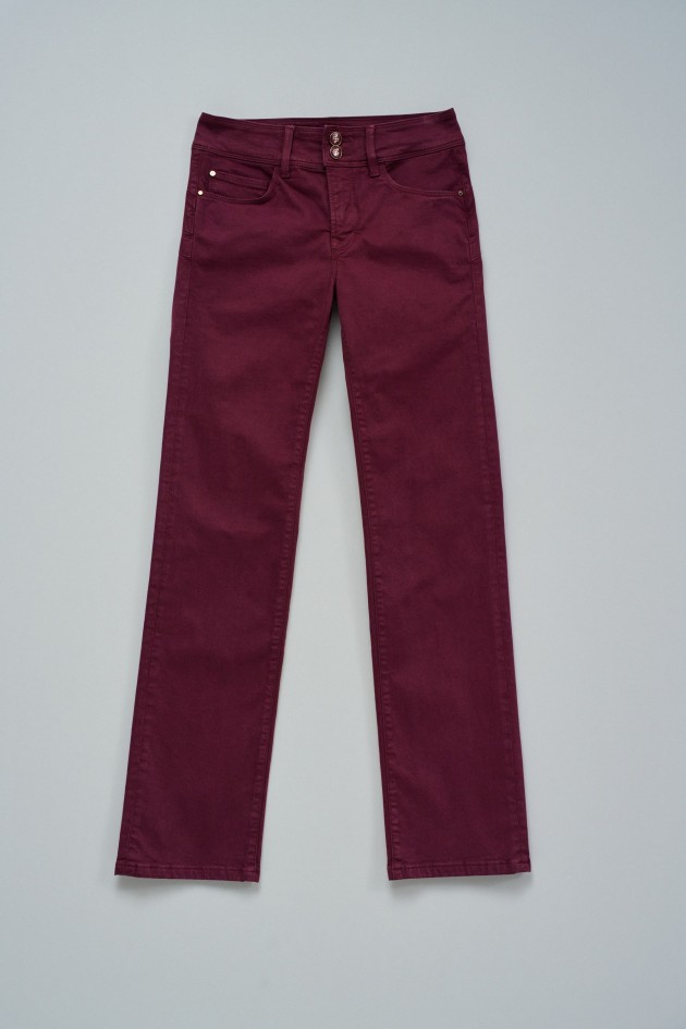 SECRET PUSH IN STRAIGHT JEANS