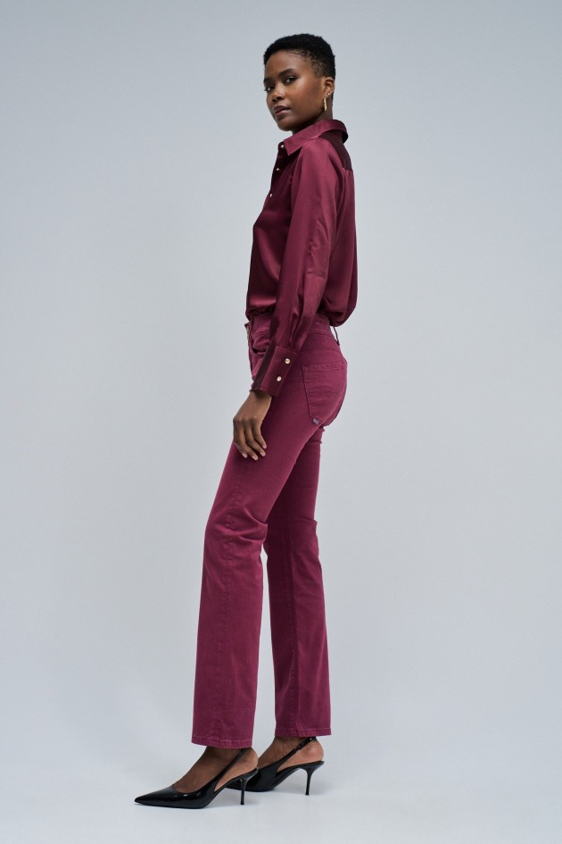 SECRET PUSH IN STRAIGHT JEANS