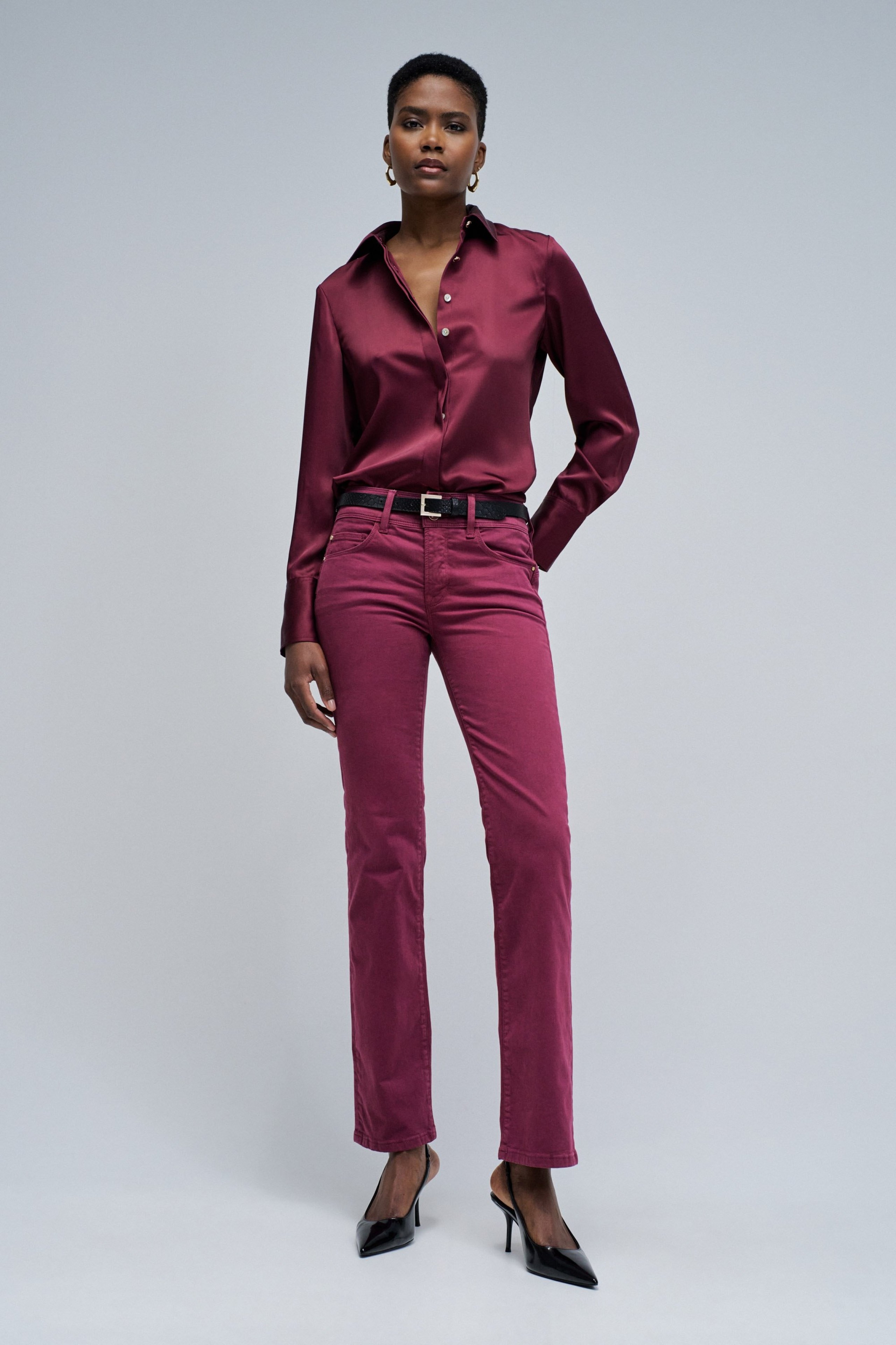 SECRET PUSH IN STRAIGHT JEANS