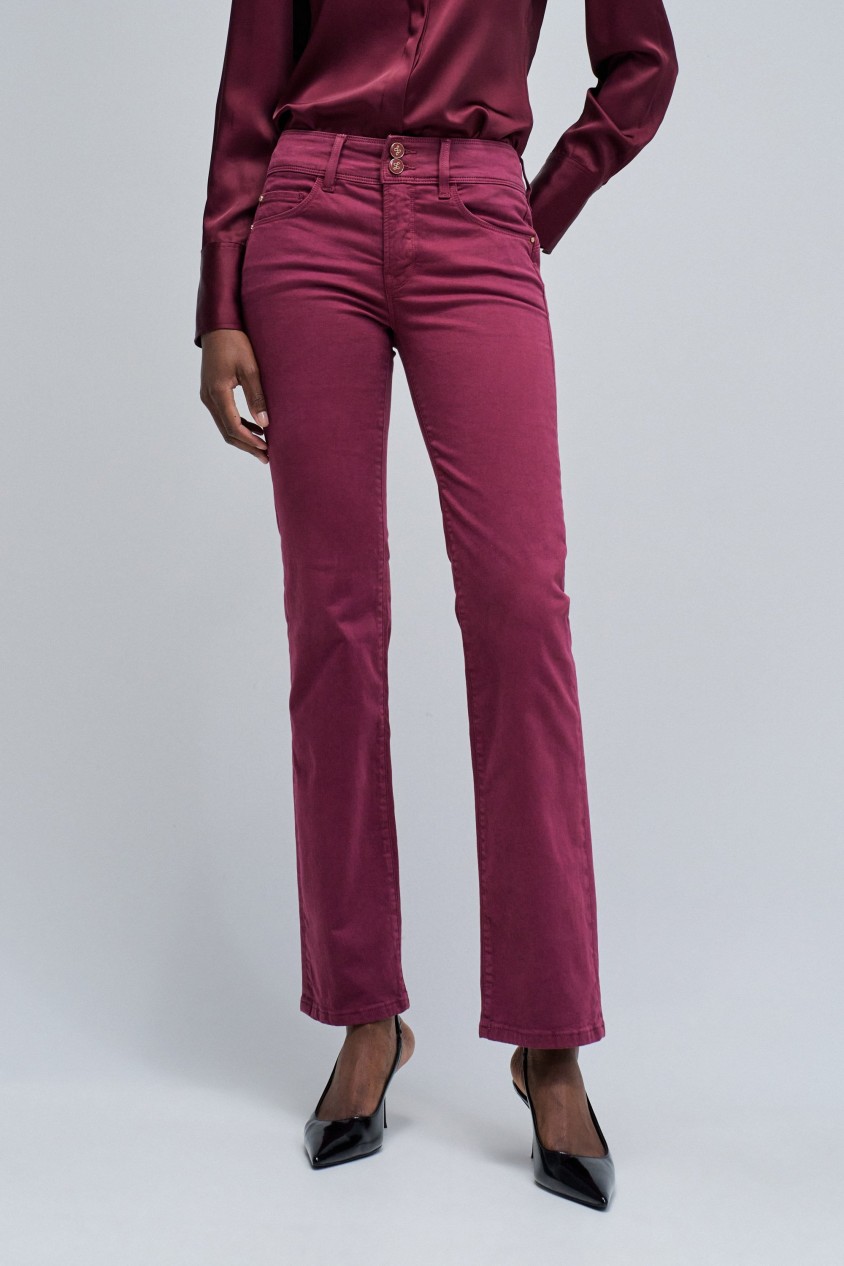 SECRET PUSH IN STRAIGHT JEANS