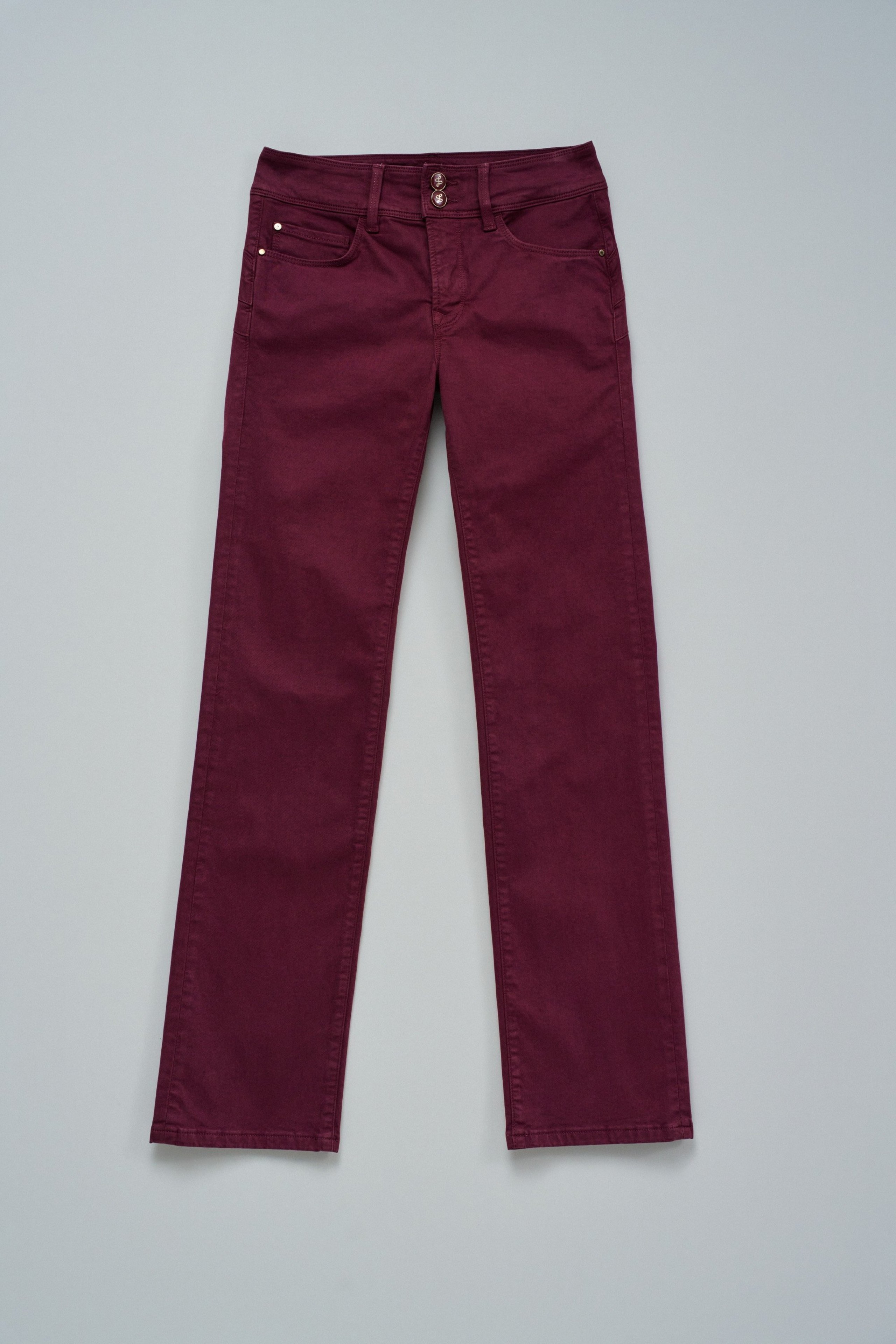 SECRET PUSH IN STRAIGHT JEANS