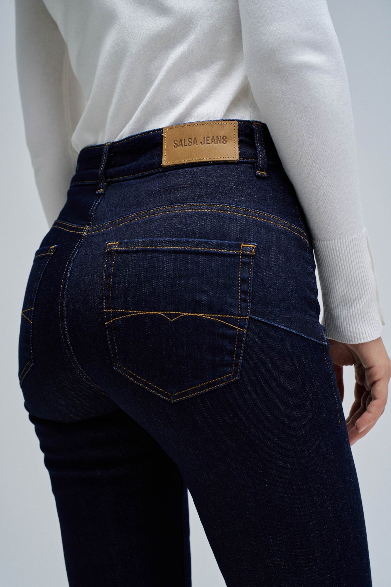FAITH PUSH IN CROPPED FLARE JEANS