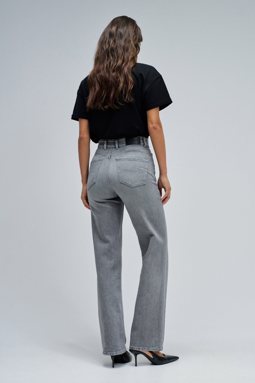 FAITH PUSH IN STRAIGHT JEANS