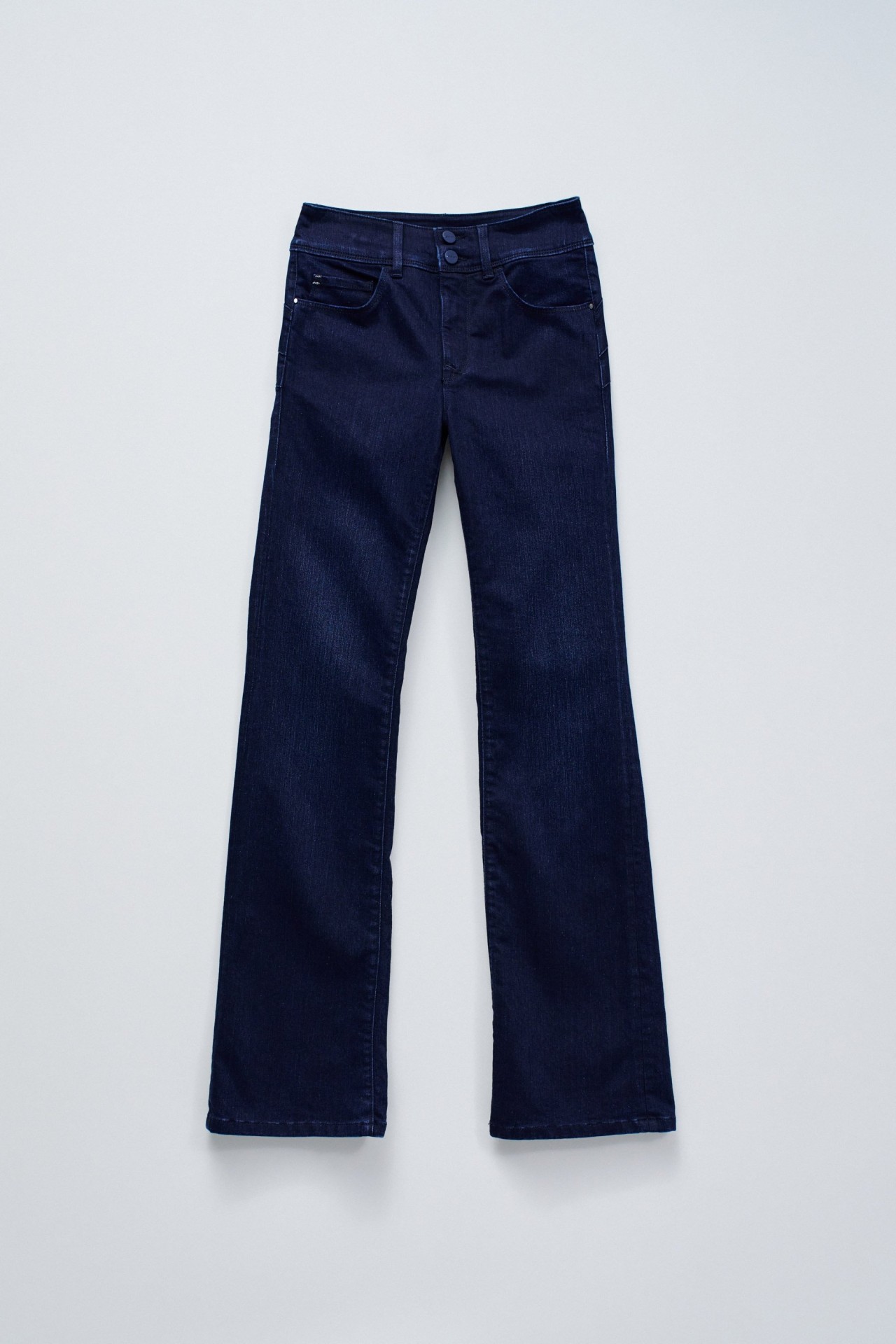SECRET PUSH IN BOOTCUT JEANS