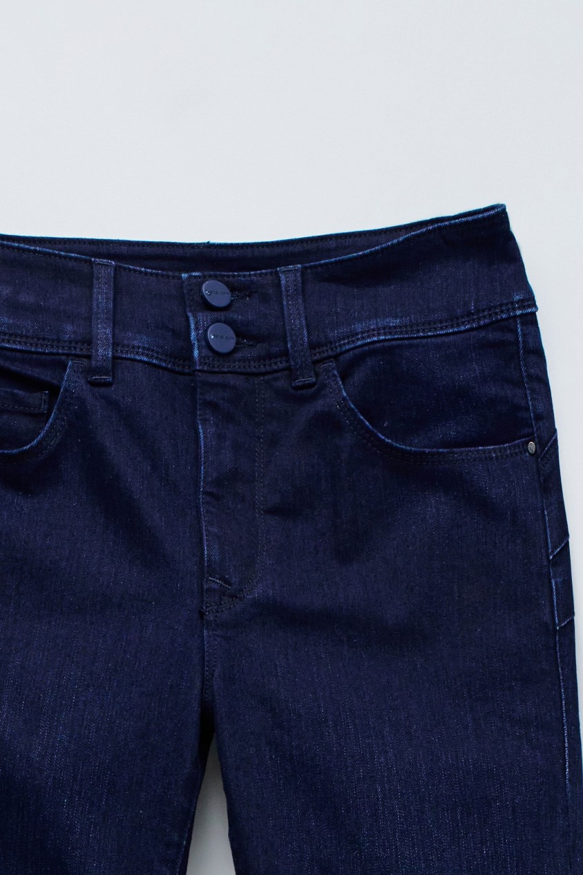 SECRET PUSH IN BOOTCUT JEANS