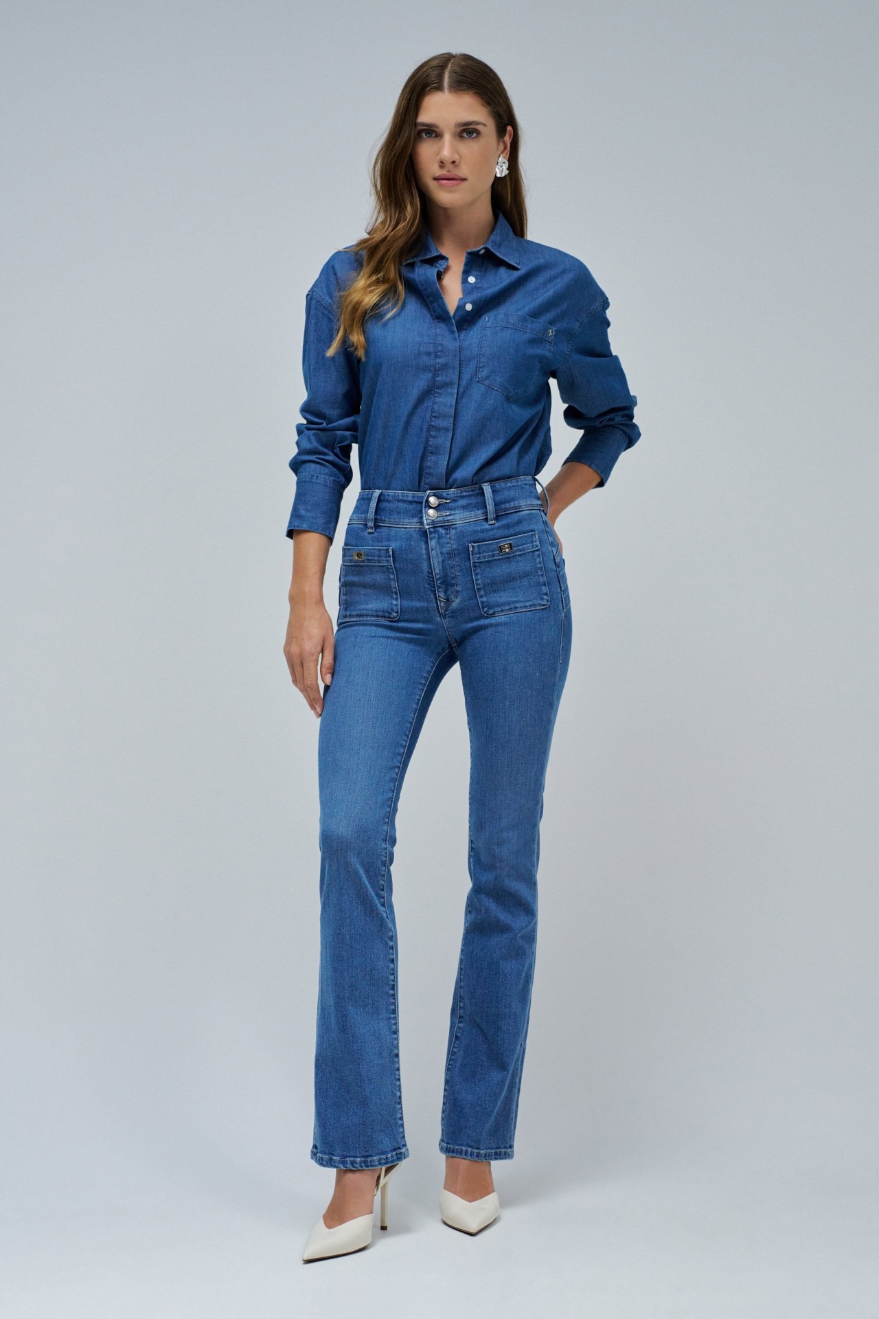 SECRET PUSH IN BOOTCUT JEANS