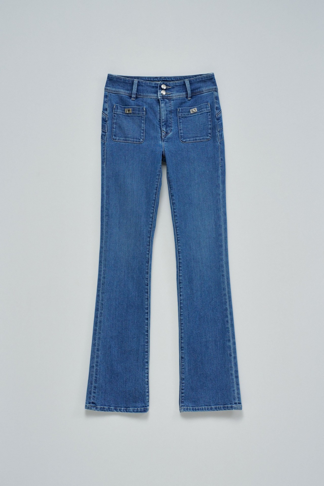 SECRET PUSH IN BOOTCUT JEANS