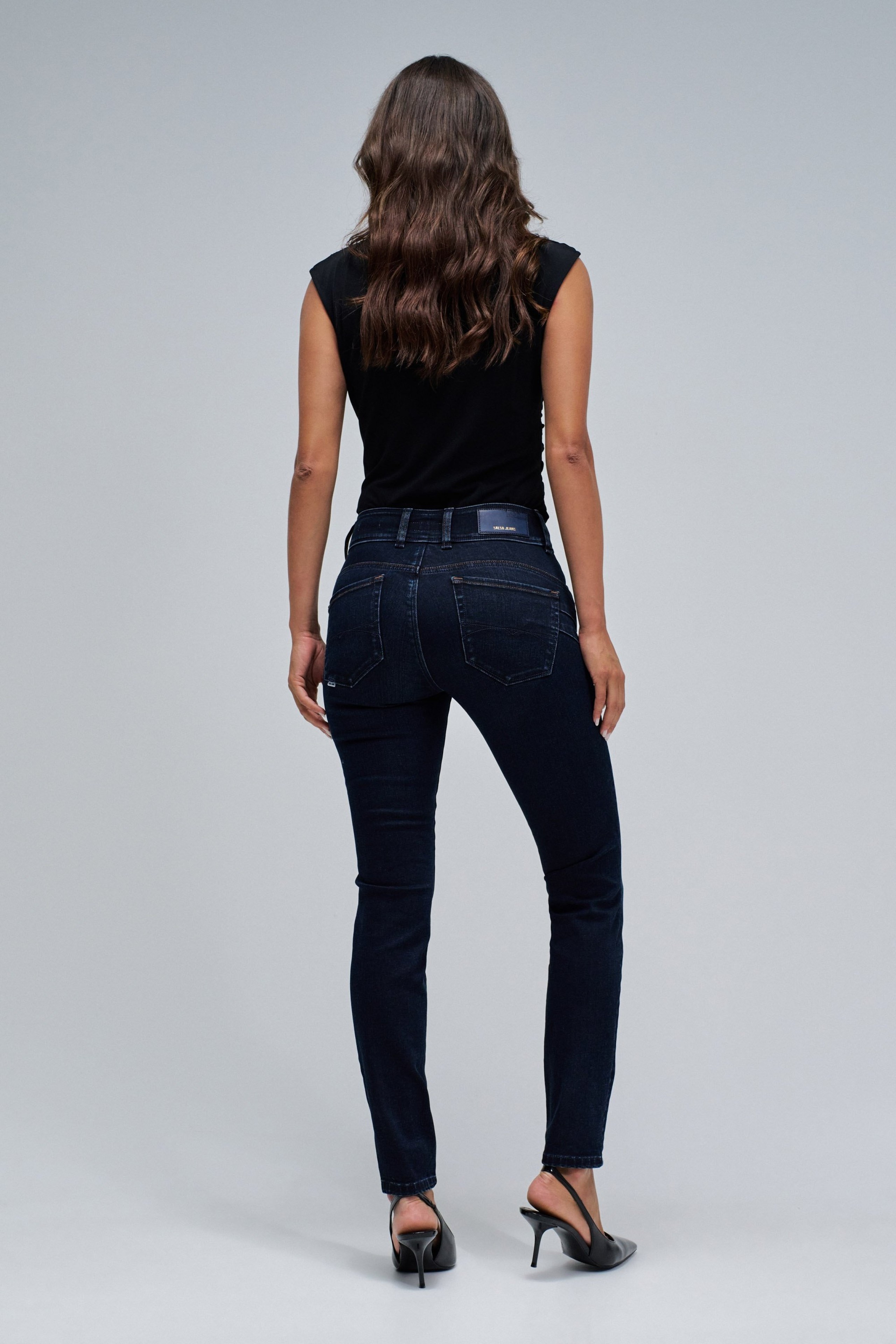 SECRET PUSH IN SKINNY JEANS