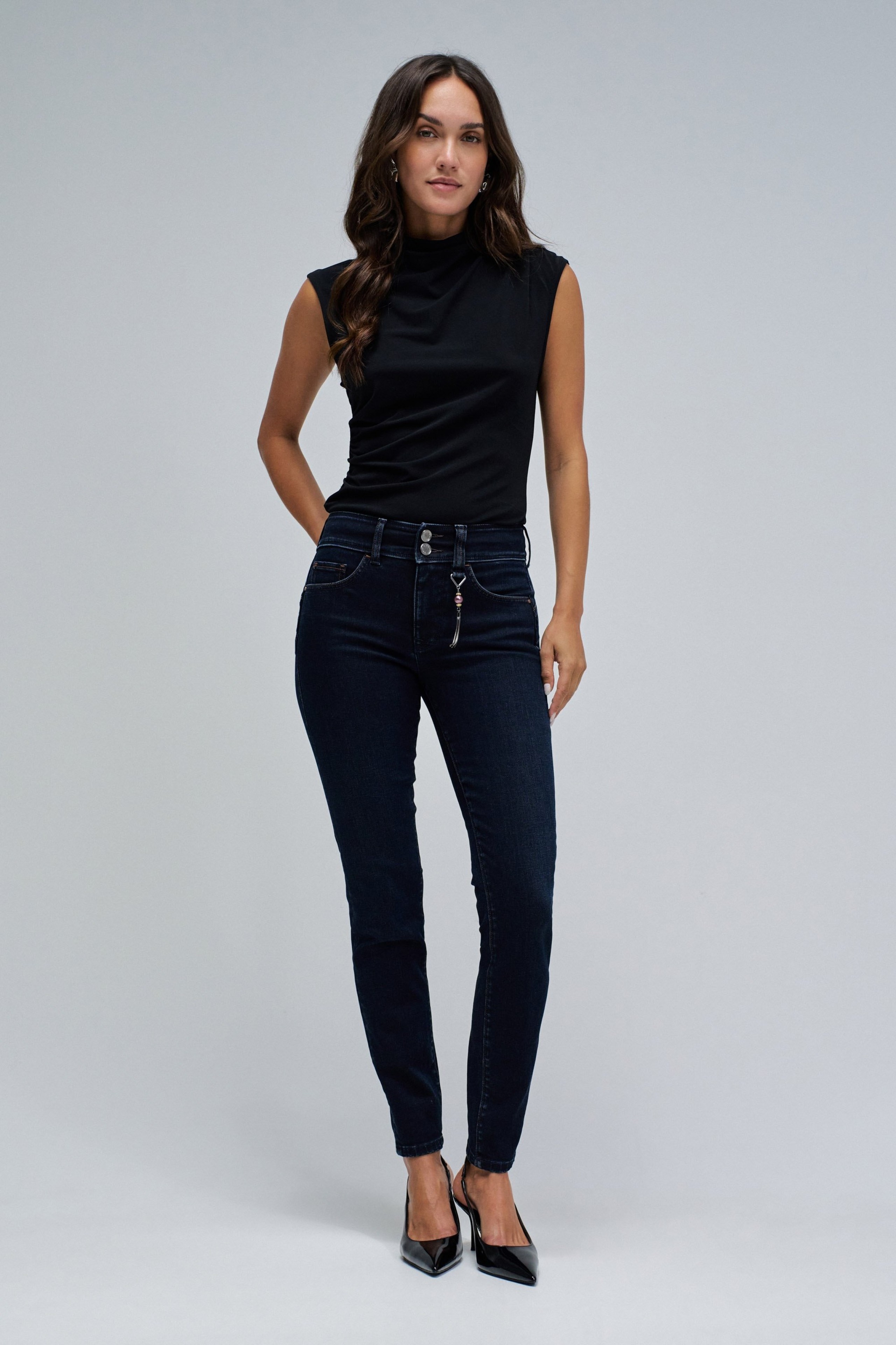 SECRET PUSH IN SKINNY JEANS