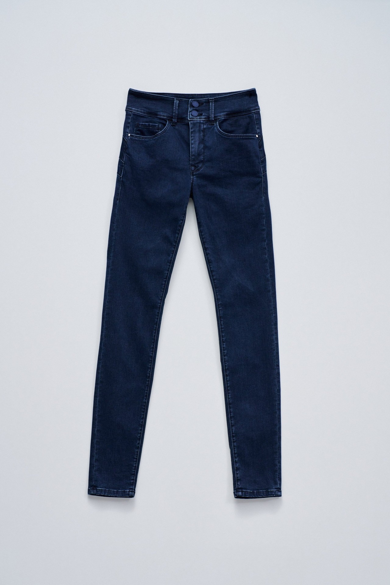 SECRET PUSH IN SKINNY JEANS