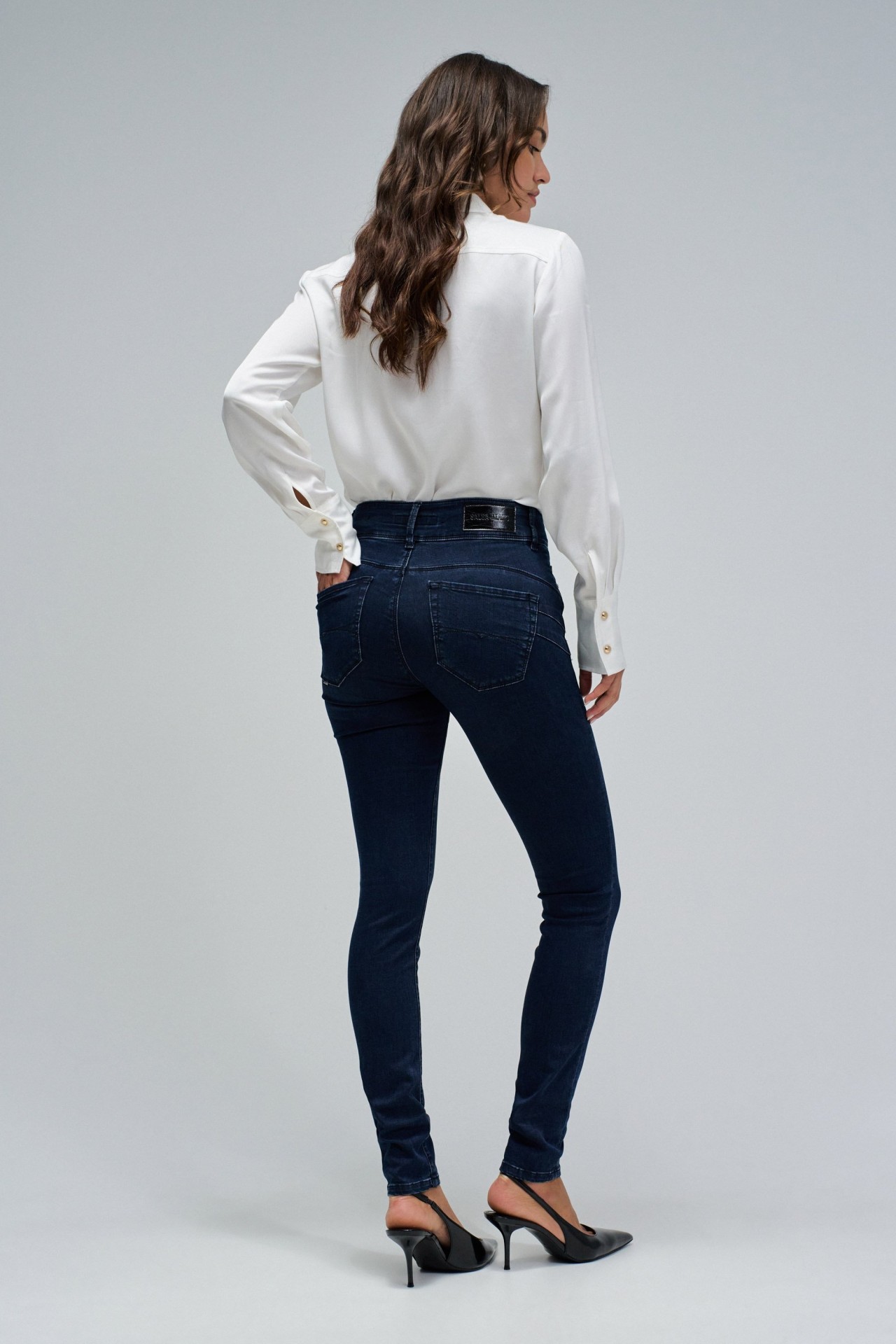 SECRET PUSH IN SKINNY JEANS