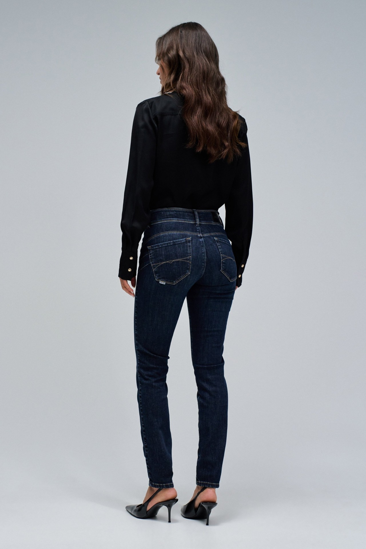 SECRET PUSH IN SKINNY JEANS