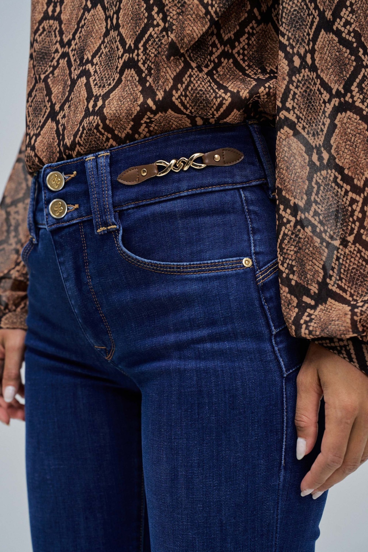 SECRET PUSH IN FLARE STAR CLUB JEANS