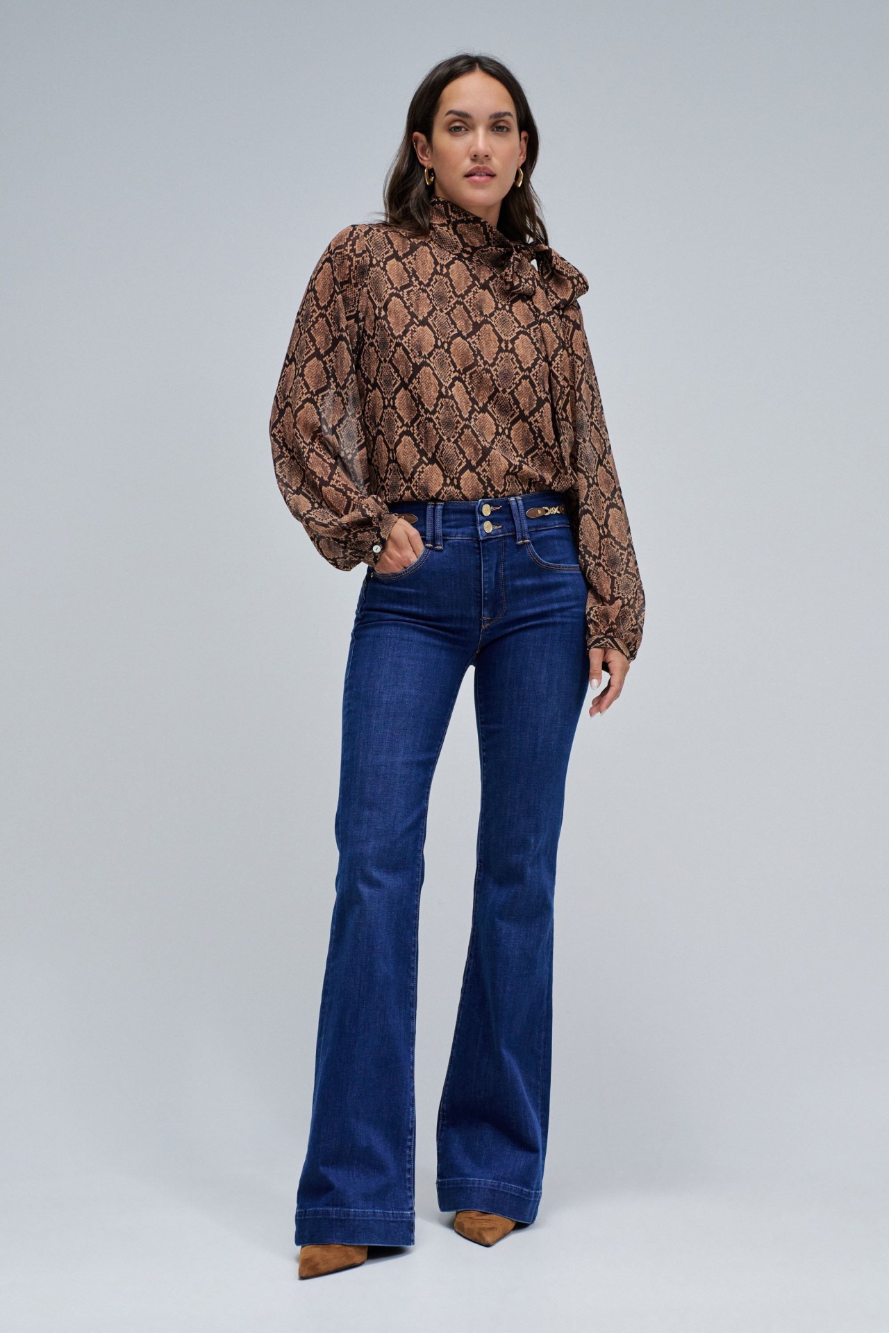 SECRET PUSH IN FLARE STAR CLUB JEANS