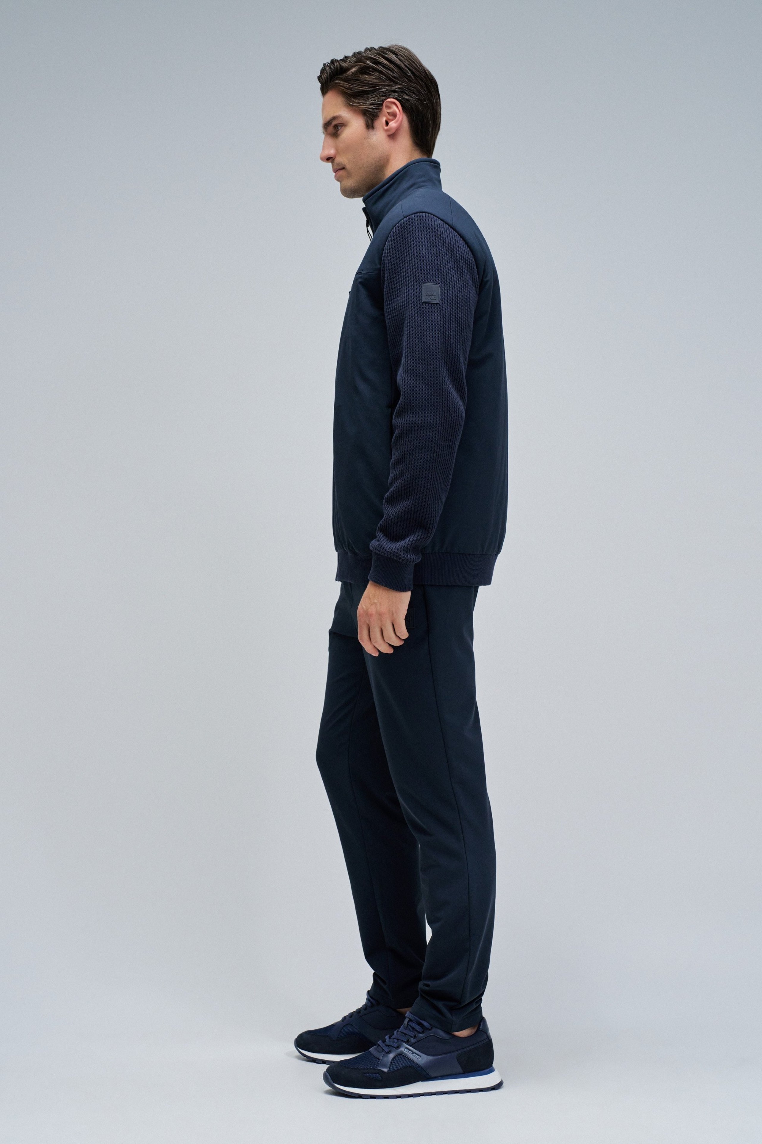 CHAQUETA ACOLCHADA CON MEZCLA DE MATERIALES