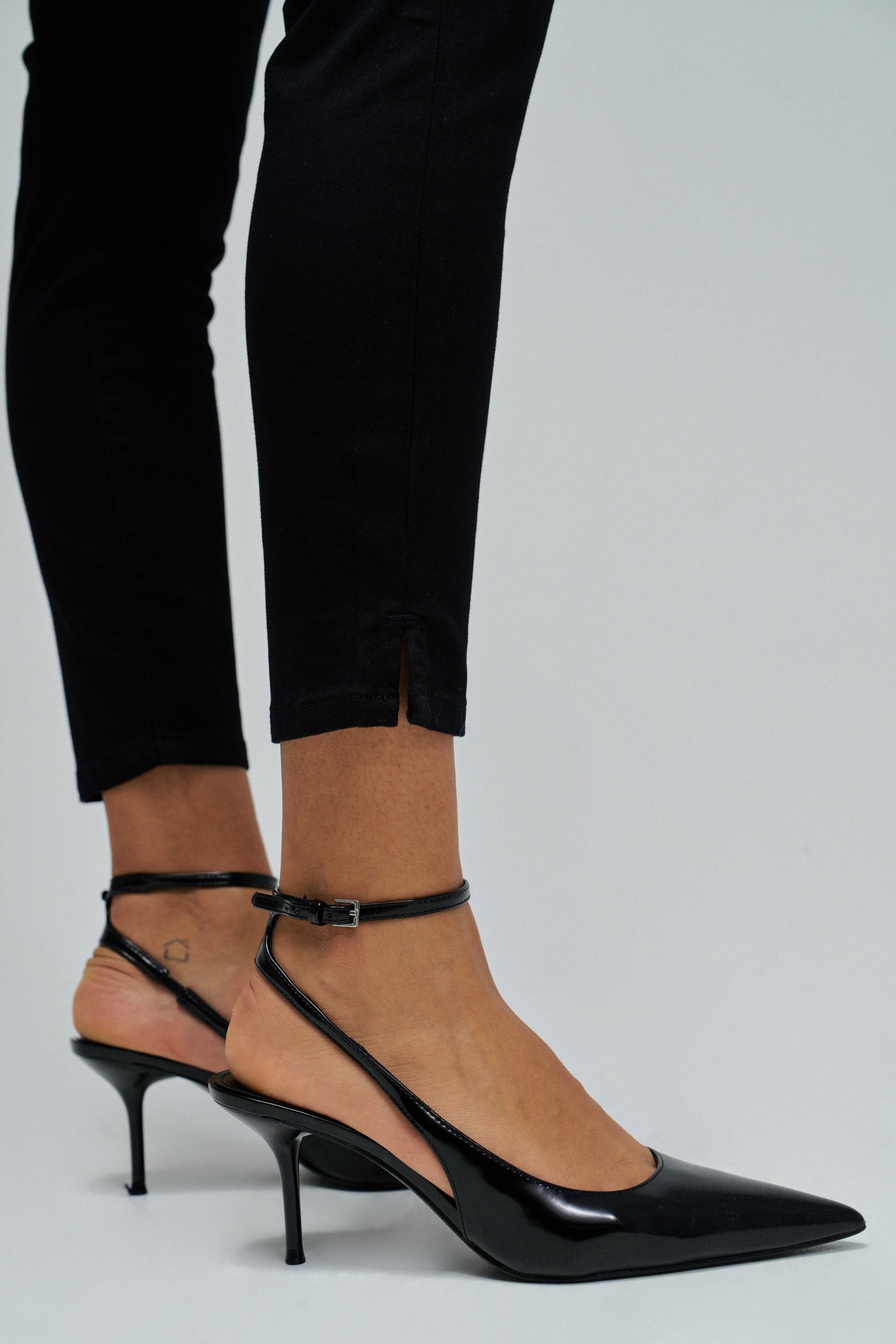 FAITH PUSH IN CROPPED SKINNY JEANS