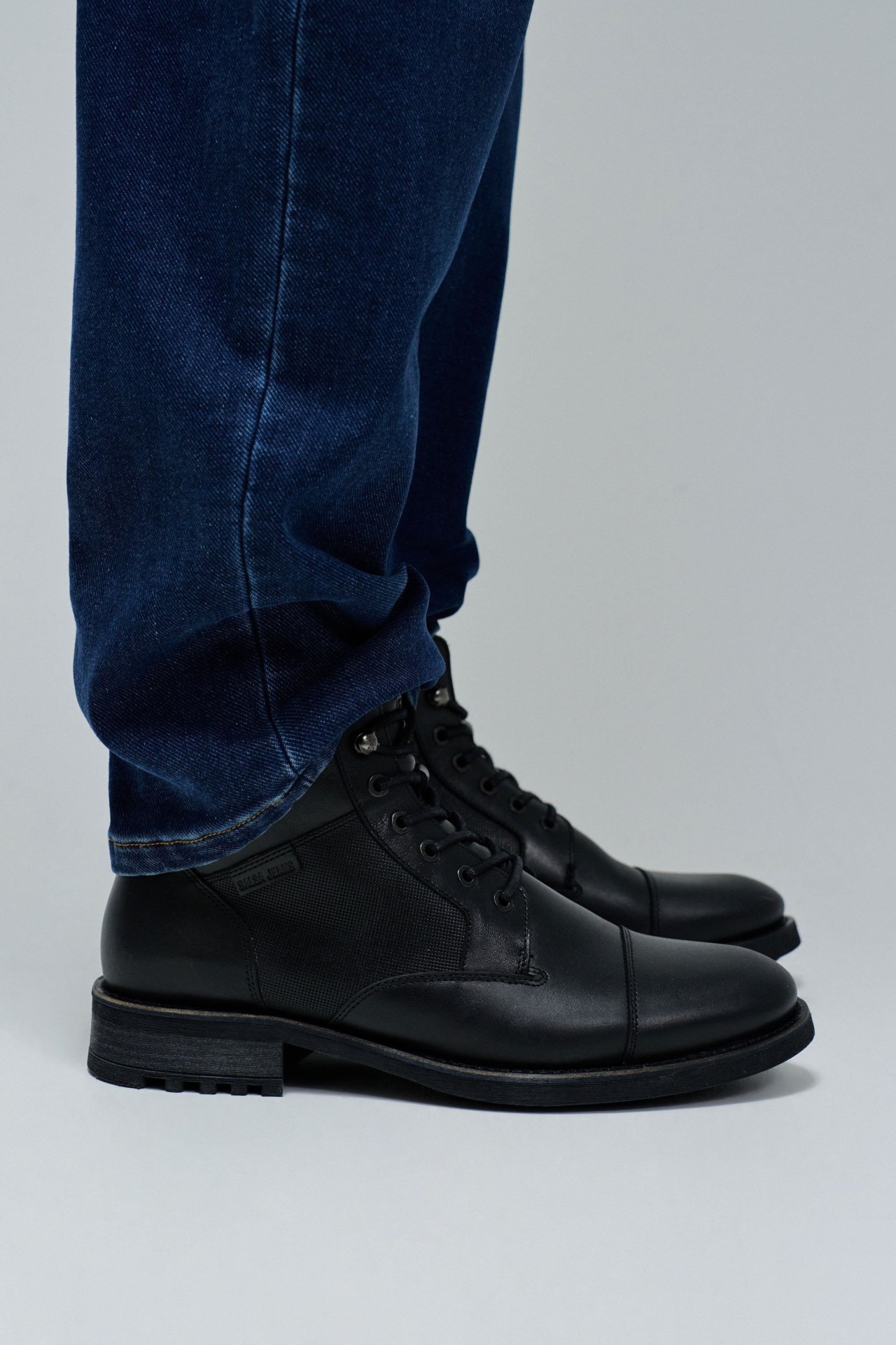 LEATHER LACE-UP BOOTS