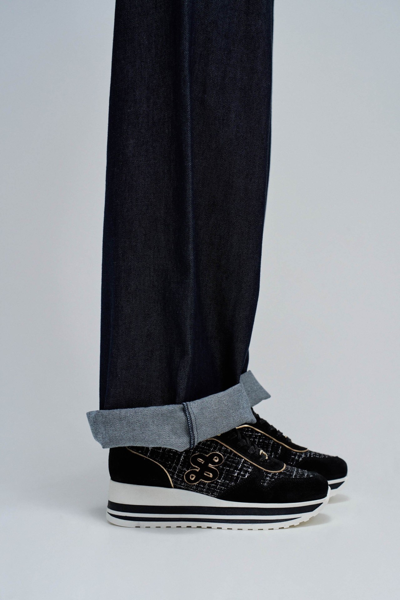 LEDERPLATTFORM-TURNSCHUHE