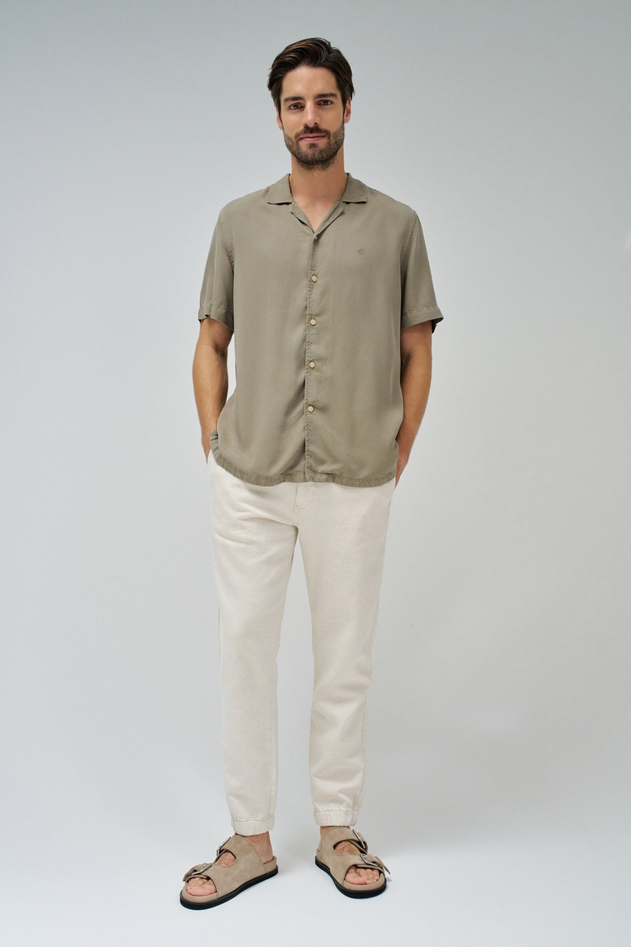 CAMISA EM DENIM LEVE