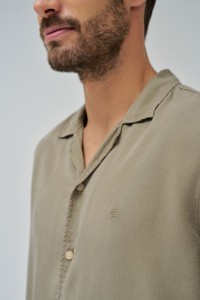 CAMISA EM DENIM LEVE