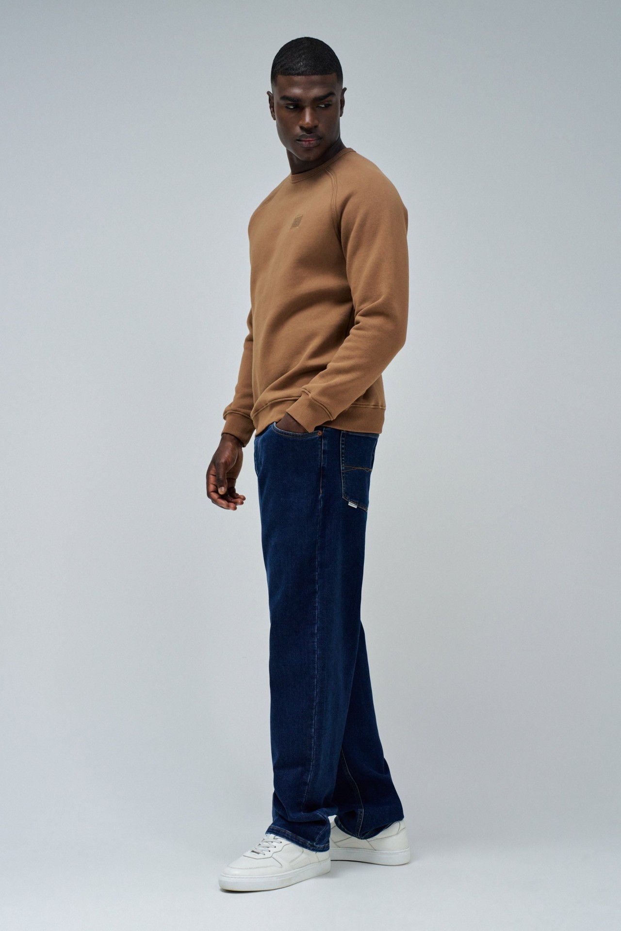 SWEATSHIRT COM BRANDING