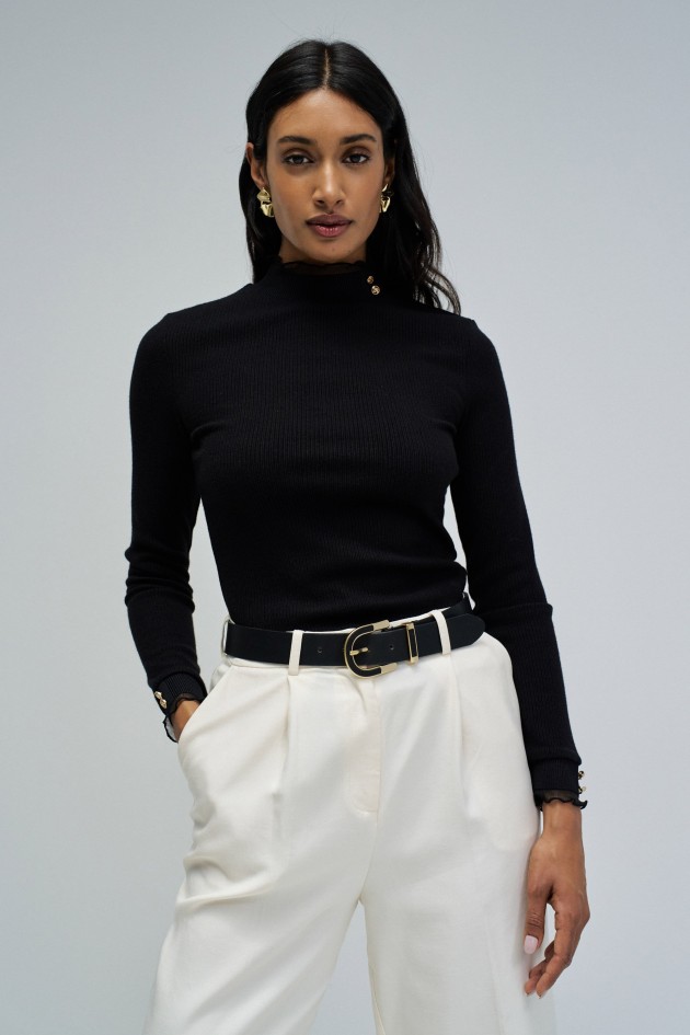 CAMISOLA DE MALHA COM GOLA EM TULE