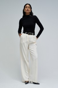 CAMISOLA DE MALHA COM GOLA EM TULE