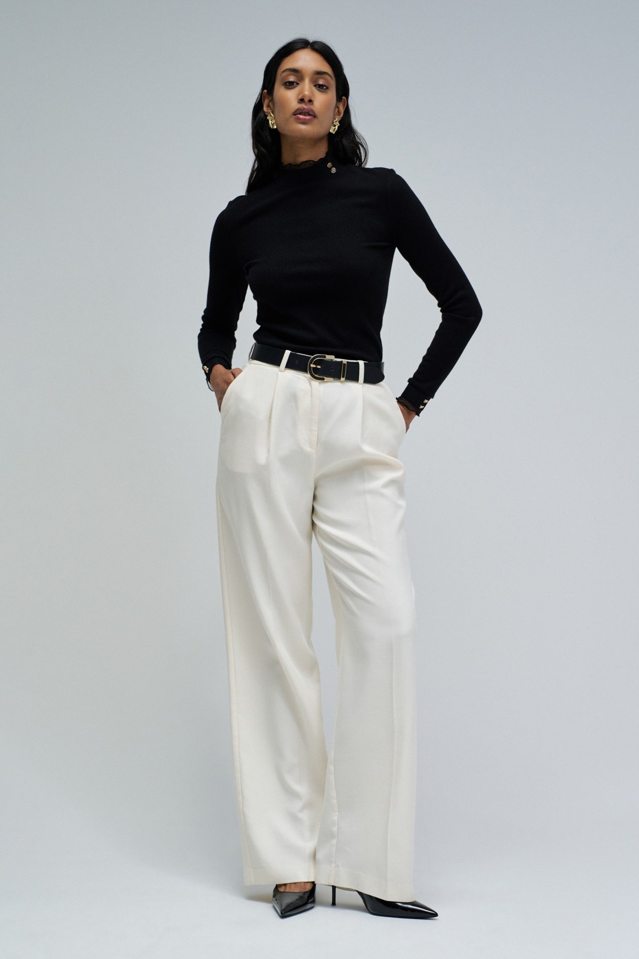 CAMISOLA DE MALHA COM GOLA EM TULE